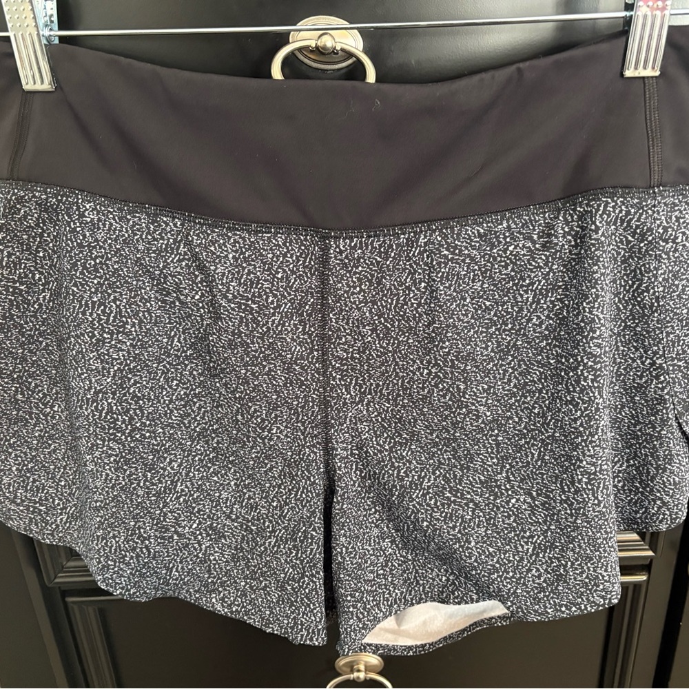 Athleta 3.5 Printed Run Short